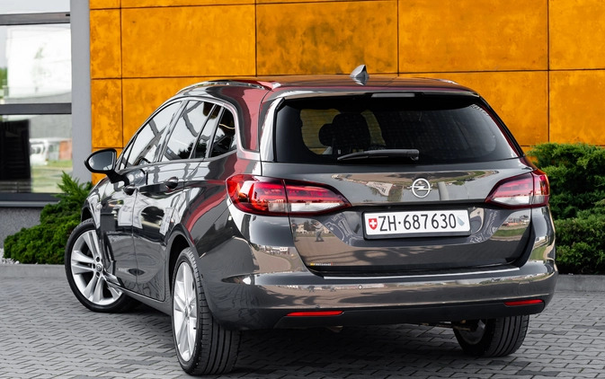 Opel Astra cena 42900 przebieg: 137000, rok produkcji 2016 z Radom małe 742